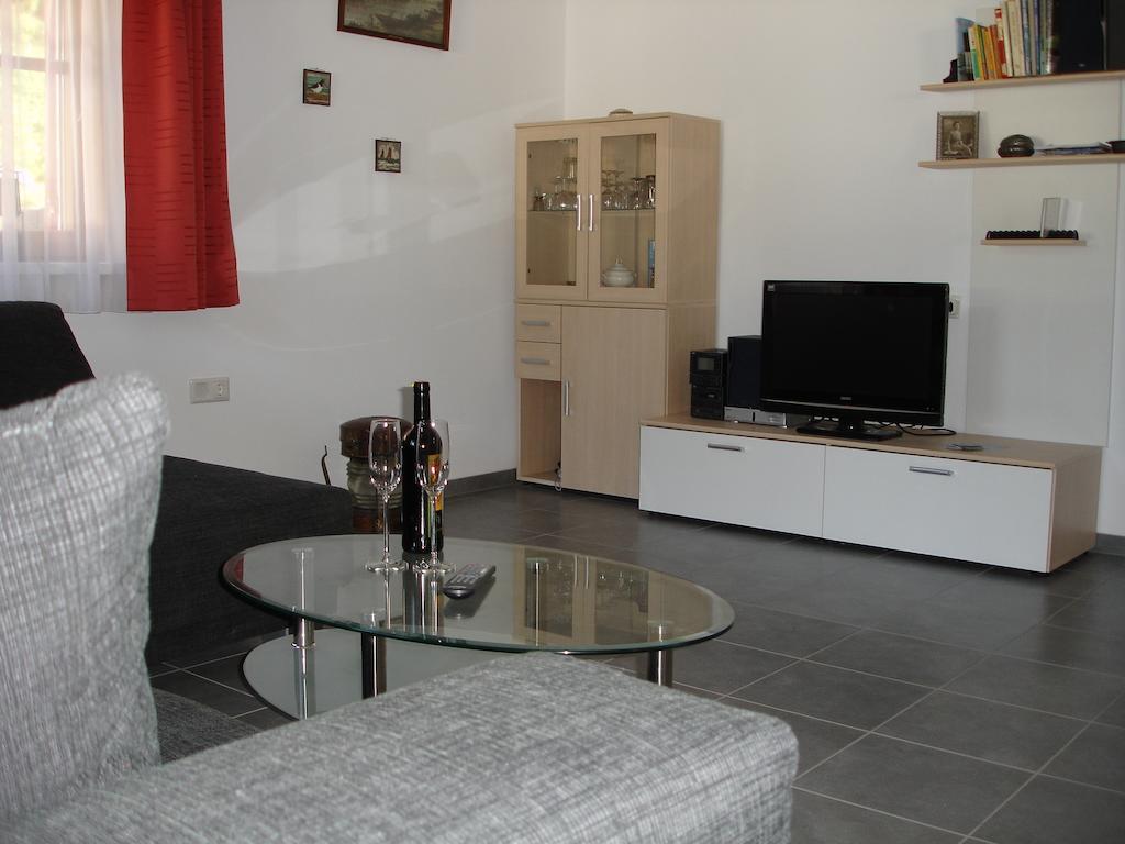 Apartamento Haus Telisia Klösterle Habitación foto